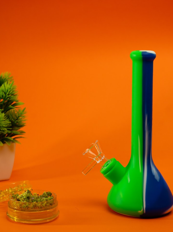 Mini Silicone Bong 7″ | Unbreakable & Detachable | Green